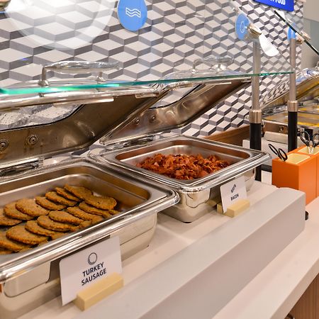 邓弗里斯智选假日酒店 外观 照片