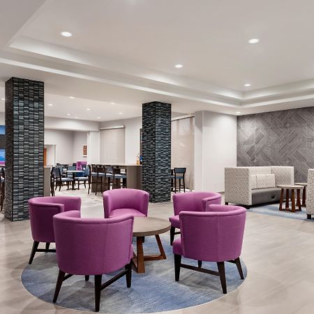 邓弗里斯智选假日酒店 外观 照片
